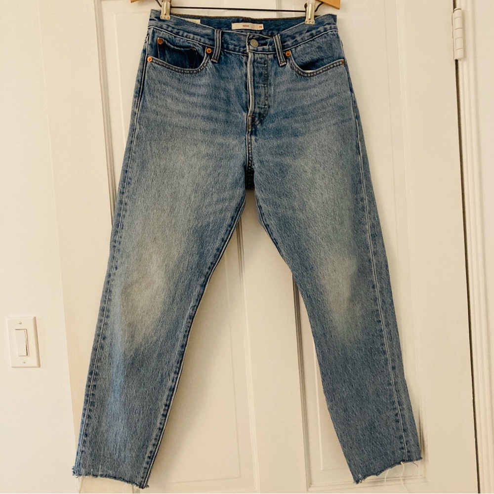 Levi’s Wedgie Icon high rise in “shut up”